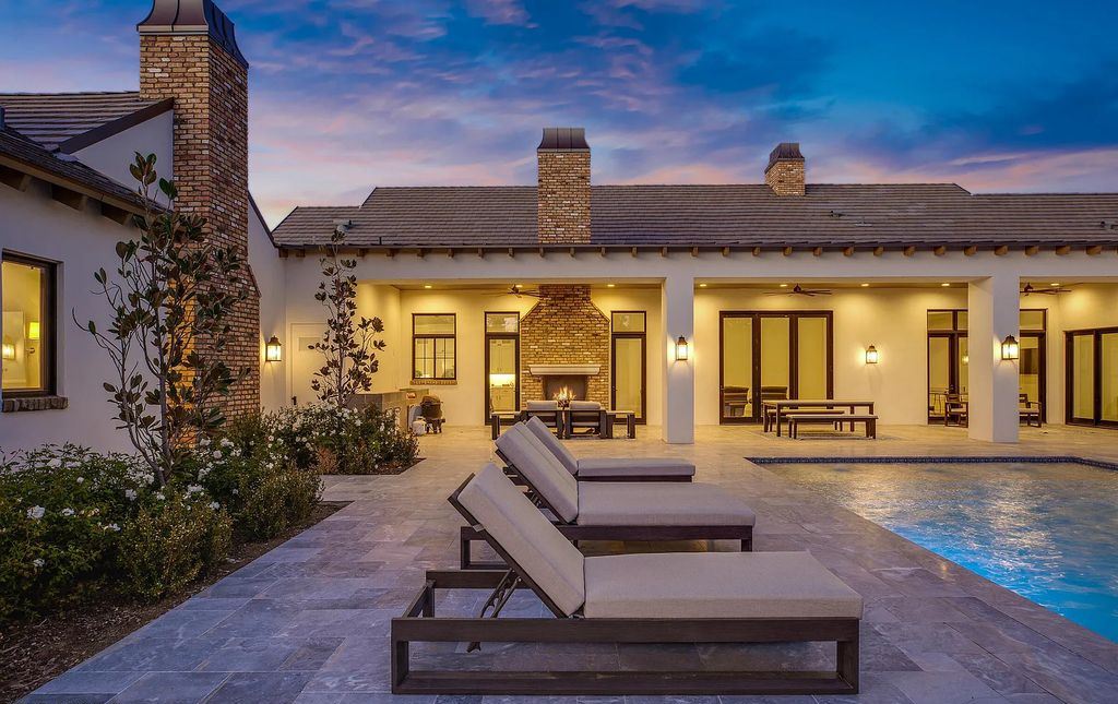 20509 E Cloud Road, Queen Creek, Arizona is a extraordinary property with the outdoor space has bluestone pavers, a large pool and spa, outdoor kitchen, outdoor fireplace, outdoor pizza oven, mature pecan trees and an assortment of professionally designed landscaping.