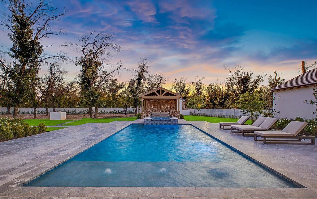 20509 E Cloud Road, Queen Creek, Arizona is a extraordinary property with the outdoor space has bluestone pavers, a large pool and spa, outdoor kitchen, outdoor fireplace, outdoor pizza oven, mature pecan trees and an assortment of professionally designed landscaping.