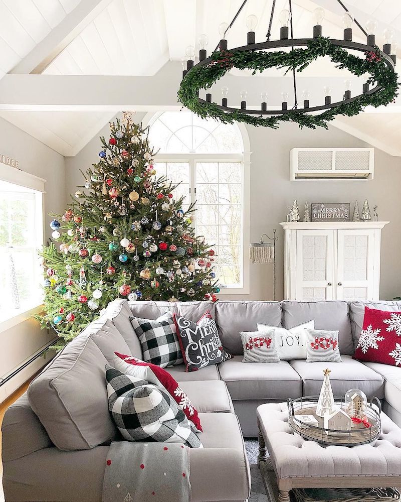 If statement artwork is the focal point of your living room, consider building your holiday décor around it. Here, the Christmas tree is decorated to coordinate with the room's existing oversized abstract painting, helping the room retain its modern, cohesive look. The beauty of Christmas trees is that they allow us express our personal style, from modern to traditional.