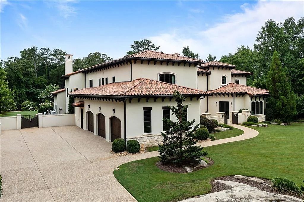 The Estate in Sandy Springs is a luxurious home lending itself to indoor and outdoor entertaining now available for sale. This home located at 4746 Woodvale Dr NW, Sandy Springs, Georgia; offering 05 bedrooms and 09 bathrooms with 11,467 square feet of living spaces. 