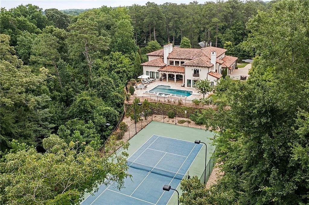 The Estate in Sandy Springs is a luxurious home lending itself to indoor and outdoor entertaining now available for sale. This home located at 4746 Woodvale Dr NW, Sandy Springs, Georgia; offering 05 bedrooms and 09 bathrooms with 11,467 square feet of living spaces. 