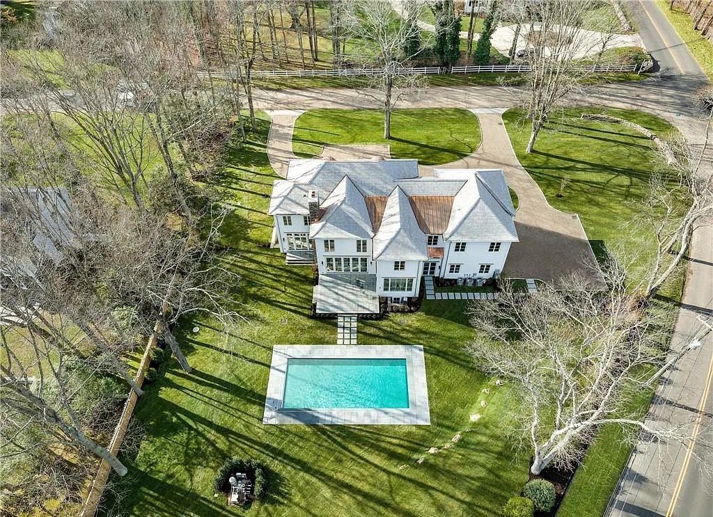 The Estate in Darien is a luxurious home thoughtfully designed and detailed with a fresh modern inspiration now available for sale. This home located at 4 Linda Ln, Darien, Connecticut; offering 06 bedrooms and 08 bathrooms with 6,800 square feet of living spaces. 
