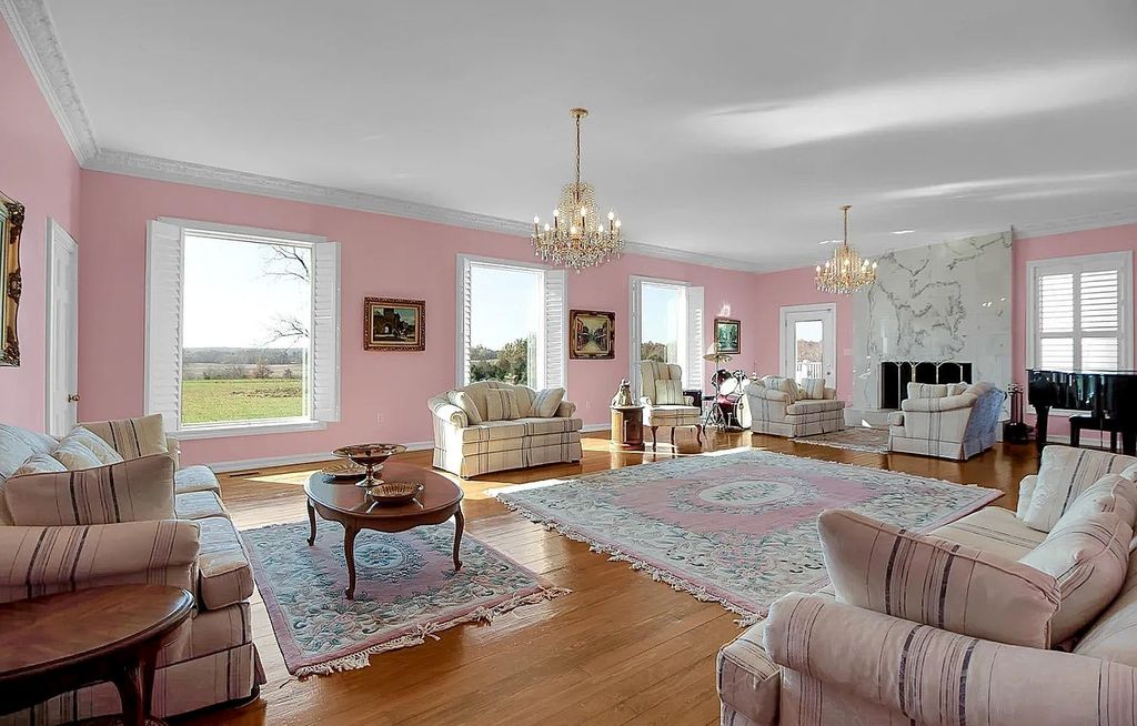 The Mansion in Carbondale is hosted by 230 acres of grasslands, timber, stocked lakes and ponds with panoramic views of the countryside, now available for sale. This home located at 6399 Pelican Ln, Carbondale, Illinois