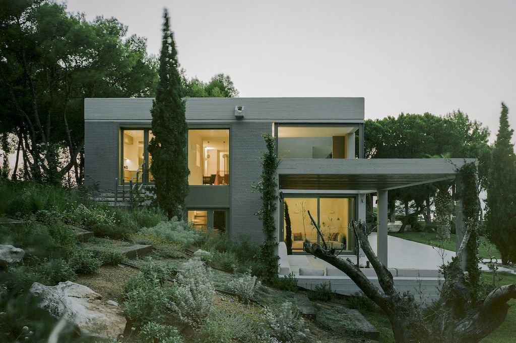 Grid House, Refurbished Modernist Home in Greece by Neiheiser Argyros