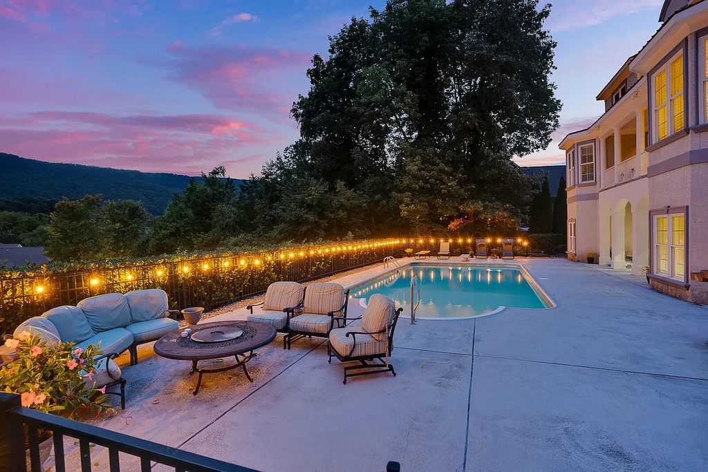 The Estate in Chattanooga is a luxurious home simply having too many custom and high end features now available for sale. This home located at 629 Magnolia Vale Dr, Chattanooga, Tennessee; offering 05 bedrooms and 06 bathrooms with 8,926 square feet of living spaces. 