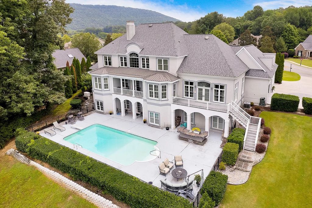 The Estate in Chattanooga is a luxurious home simply having too many custom and high end features now available for sale. This home located at 629 Magnolia Vale Dr, Chattanooga, Tennessee; offering 05 bedrooms and 06 bathrooms with 8,926 square feet of living spaces. 