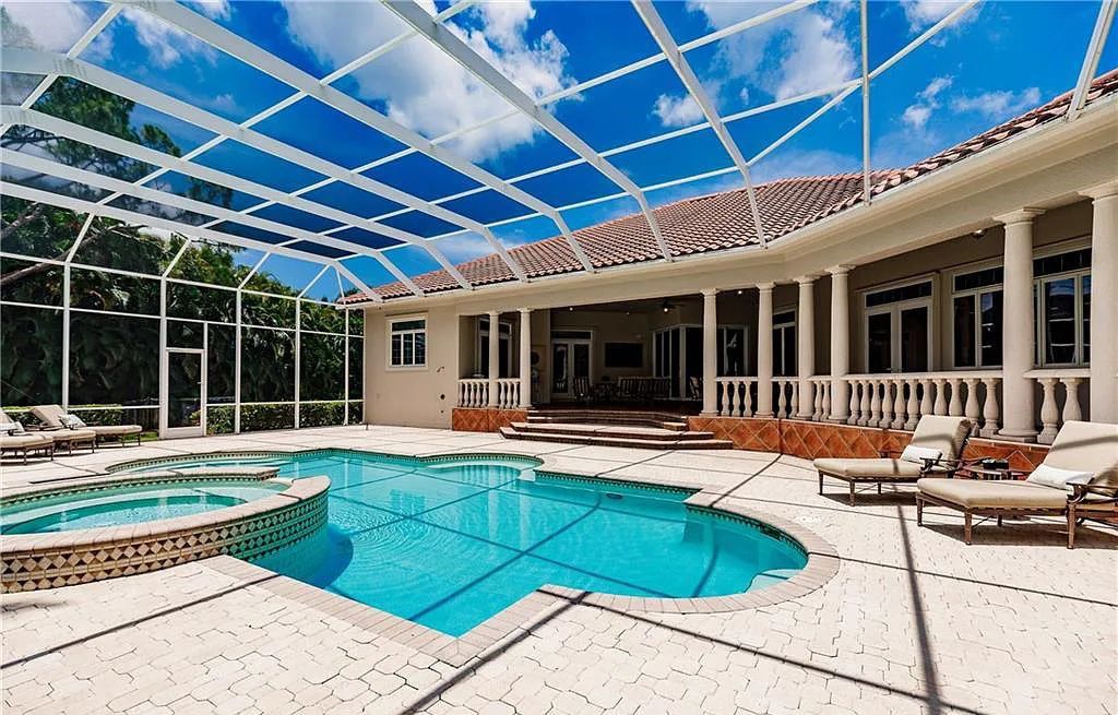 Listed at 9.5 Million, This Luxurious Modern Home in Naples, Florida