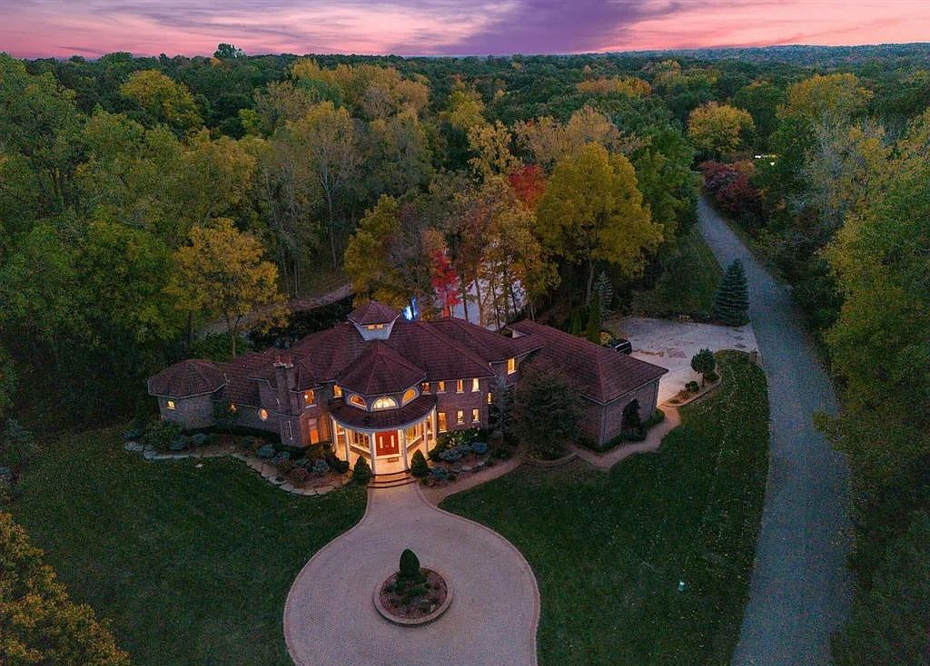 The Residence in Rochester is a luxurious home with over-the-top attention to detail and opulent finishes, now available for sale. This home located at 255 Camelot Way, Rochester, Michigan