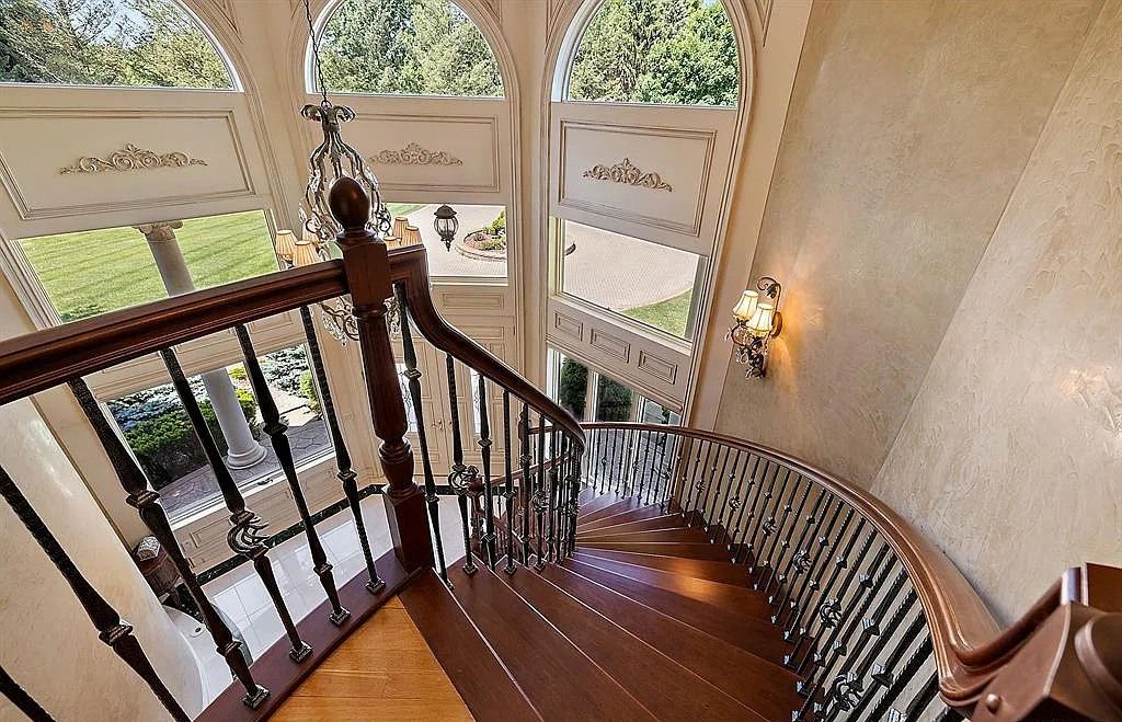 The Residence in Rochester is a luxurious home with over-the-top attention to detail and opulent finishes, now available for sale. This home located at 255 Camelot Way, Rochester, Michigan
