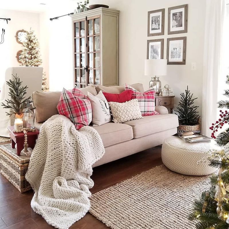 Avoid forcing yourself into a typical red and green Christmas color scheme if coastal chic is more your thing. With scattered delicate pinecones, flashes of sea glass blue, and exquisite palm fronds, this all-white mantel delivers a fair dose of holiday cheer. Most mantels serve as the focal point of living rooms.