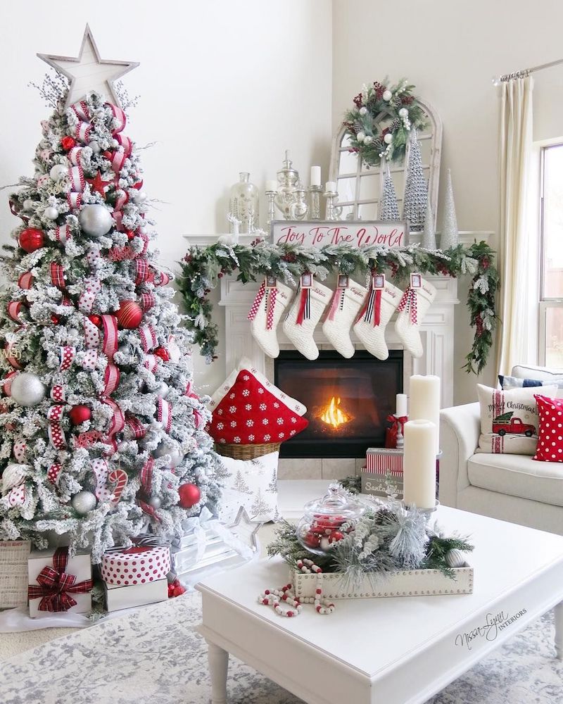 To make a statement, scale your Christmas tree to the size of your space. The tree is then adorned with a variety of decorations that are also personal keepsakes for the family. All of it is connected by a ribbon with two prominent colors that is braided through the tree.