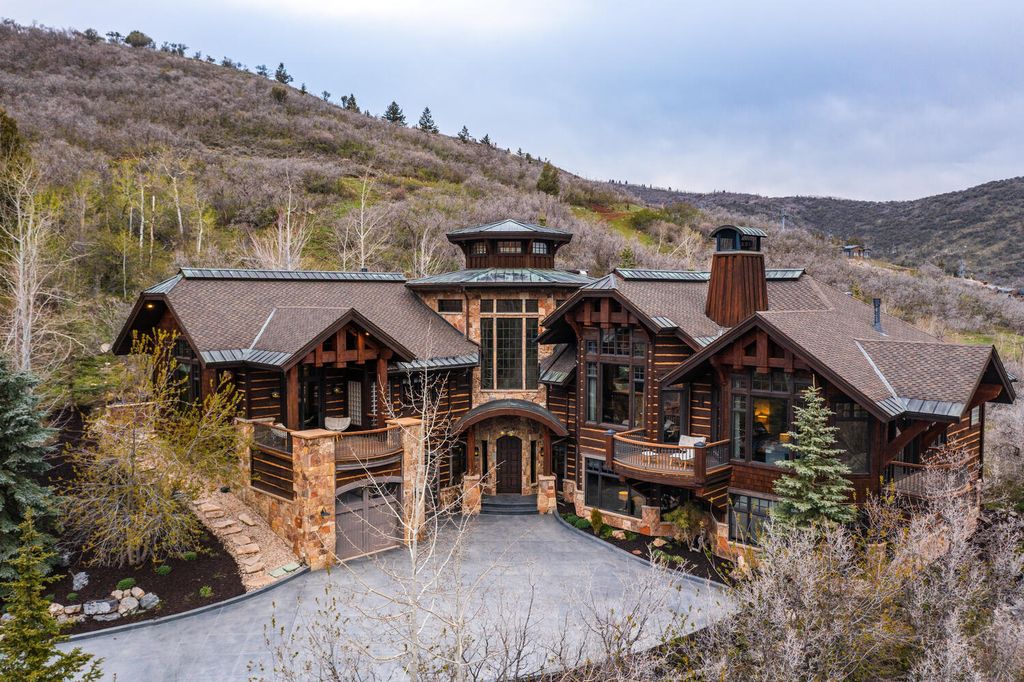 2338 W Red Pine Road, Park City, Utah is the most private residence within the community and the only home with truly panoramic views perched on the elevated upper-northwest corner of one of the most hidden yet convenient locations in Park City.
