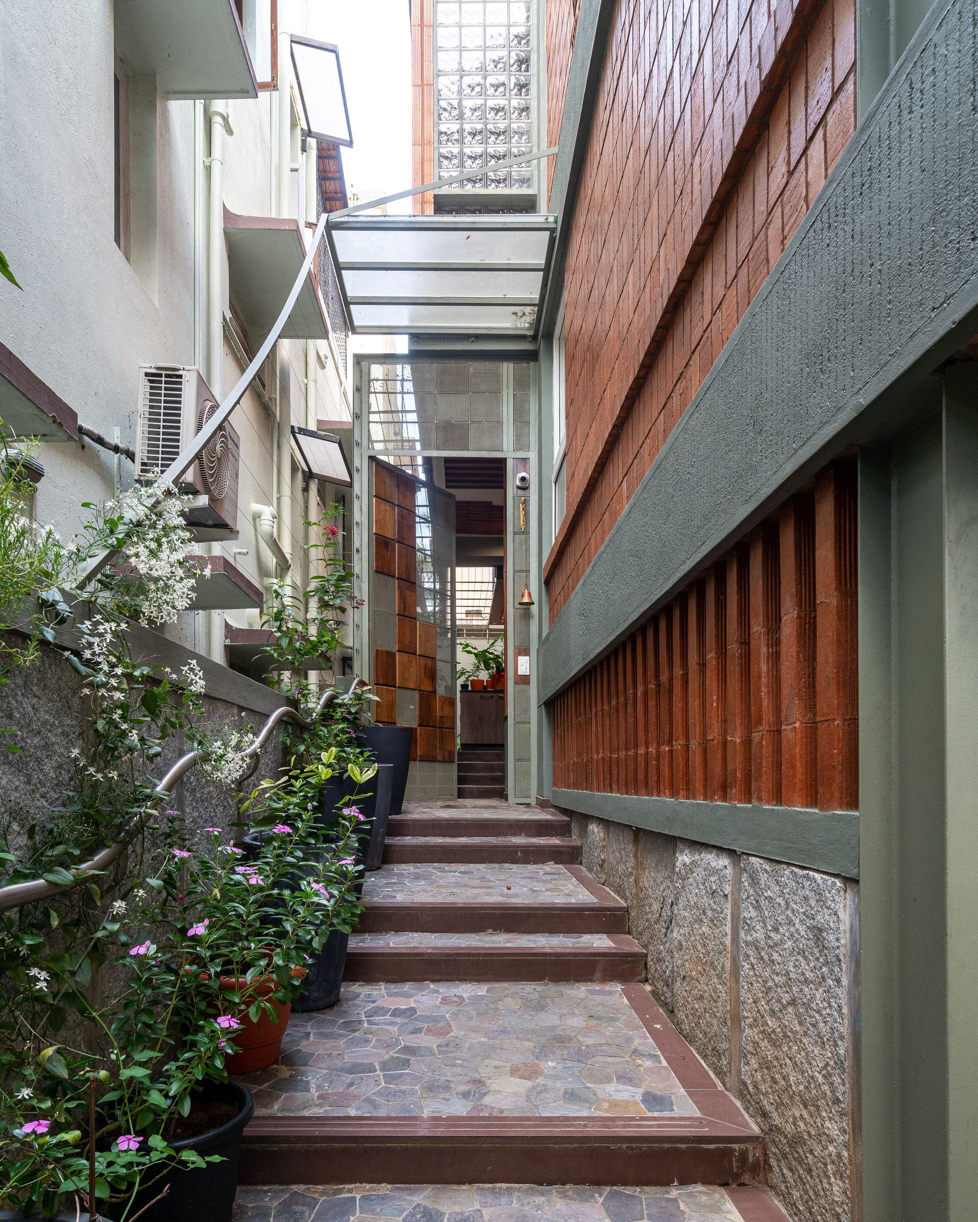 Shiva Stuthi Residence with Freedom, Peaceful Spaces by Wright Inspires