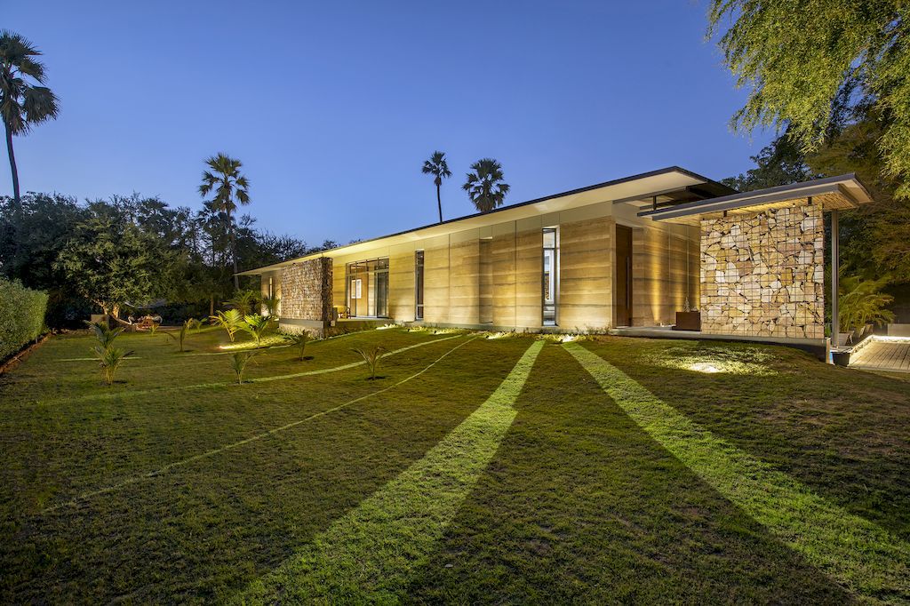The Earth House Aims Sustainability by Art and Architecture Associates