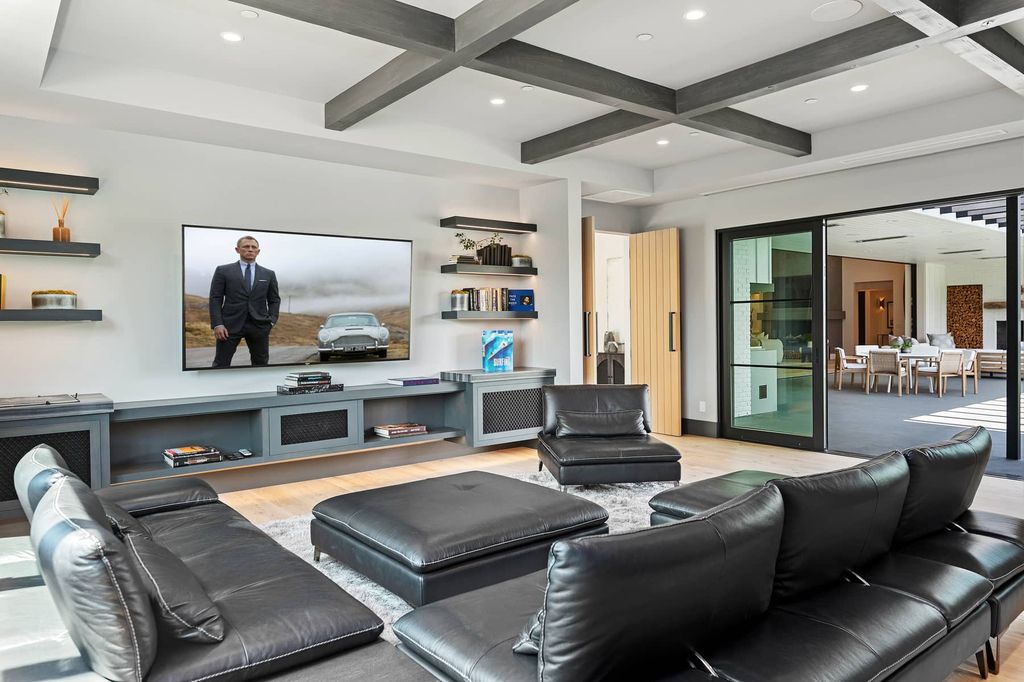 6530 Zuma View Pl, Malibu, California is one of the newest and most exceptional estates on Point Dume with the unparalleled craftsmanship and breathtaking design create an environment that is luxurious and elegant yet warm and inviting.