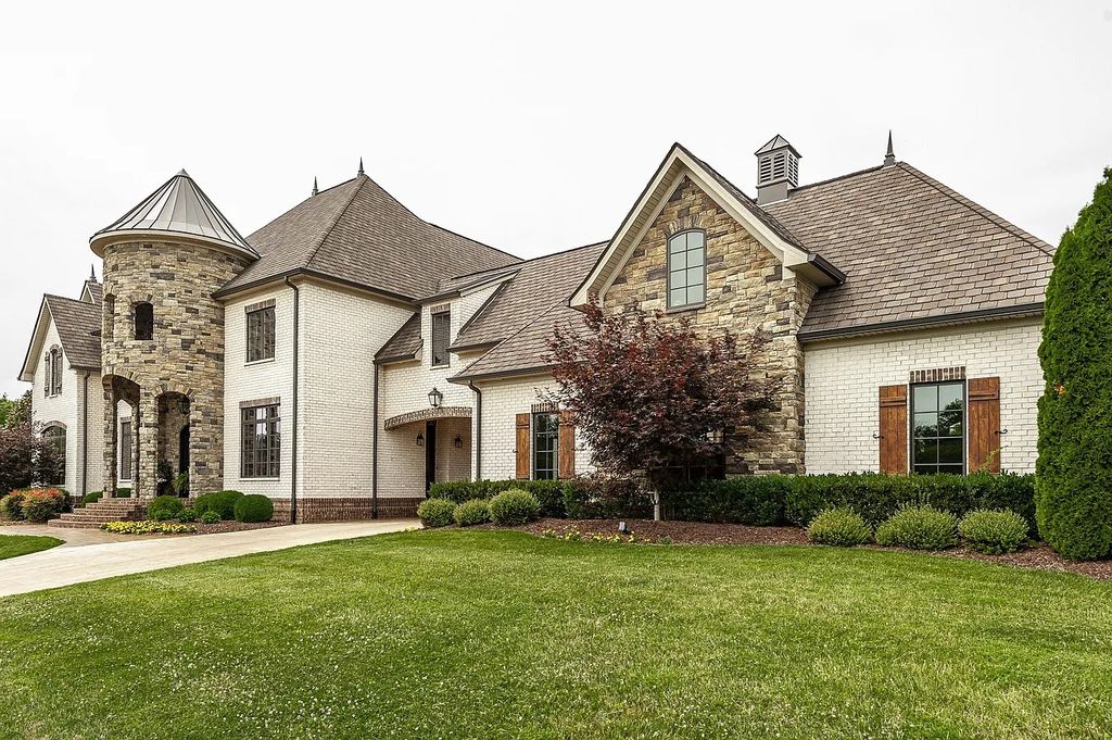 The Estate in Gallatin is a luxurious home offering privacy in a lakefront golf community now available for sale. This home located at 1440 Rozella Way, Gallatin, Tennessee; offering 04 bedrooms and 05 bathrooms with 6,692 square feet of living spaces. 