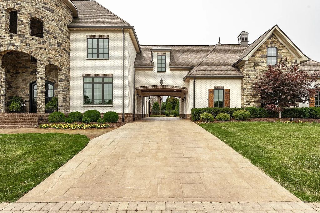 The Estate in Gallatin is a luxurious home offering privacy in a lakefront golf community now available for sale. This home located at 1440 Rozella Way, Gallatin, Tennessee; offering 04 bedrooms and 05 bathrooms with 6,692 square feet of living spaces. 