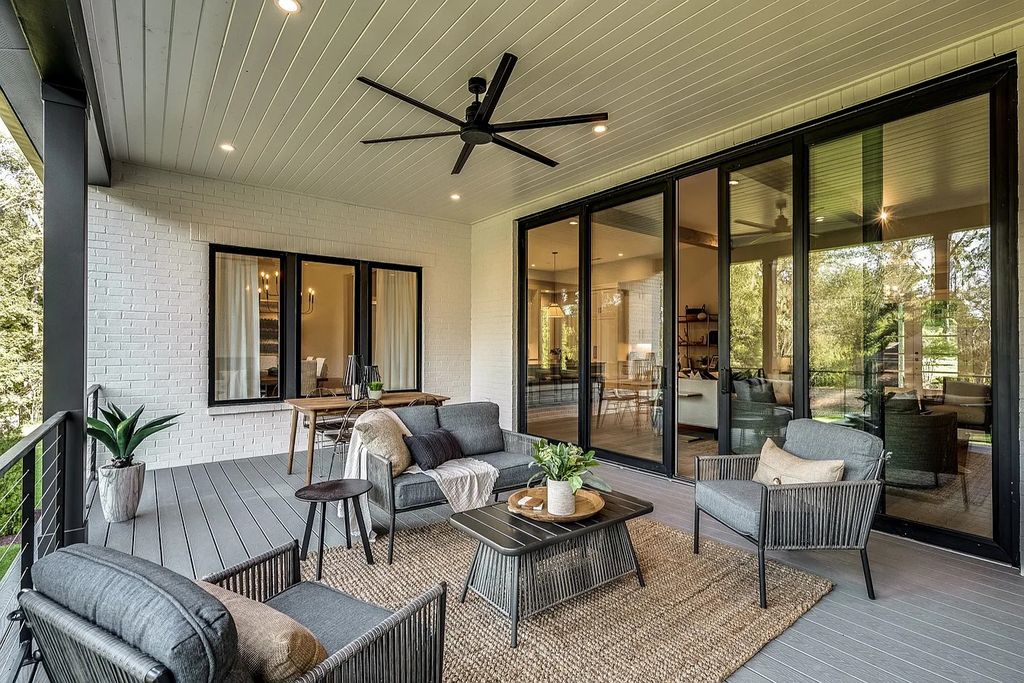 The Estate in Nashville is a luxurious home perfect for outdoor living and entertaining now available for sale. This home located at 3710 Woodlawn Dr, Nashville, Tennessee; offering 06 bedrooms and 08 bathrooms with 8,778 square feet of living spaces. 