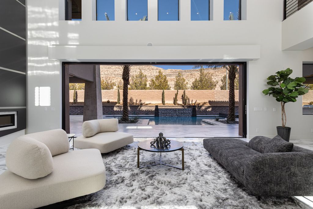 38 Ravenswood Avenue, Las Vegas, Nevada is a new custom home in the 24-hour guard-gated community of Southern Highlands Golf Club and breathtaking views of the nearby mountains.