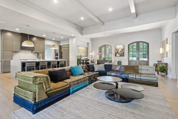 Stunning Luxury Lake Living Apartments image