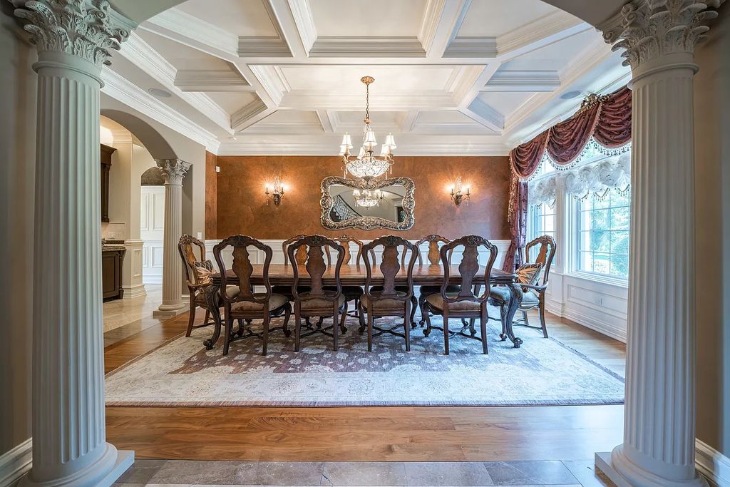 The Residence in Palos Park is built with uncompromising quality and showcasing the talents of the areas' most skilled artisans, now available for sale. This home located at 8814 W 121st St, Palos Park, Illinois