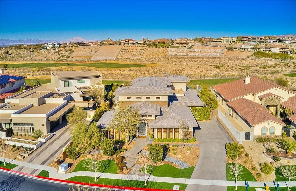 1376 Opal Valley Street, Henderson, Nevada is a retreat of all retreats located in Seven Hills on Rio Secco's 17th fairway featuring an amazing great room with true indoor/outdoor living, massive kitchen.