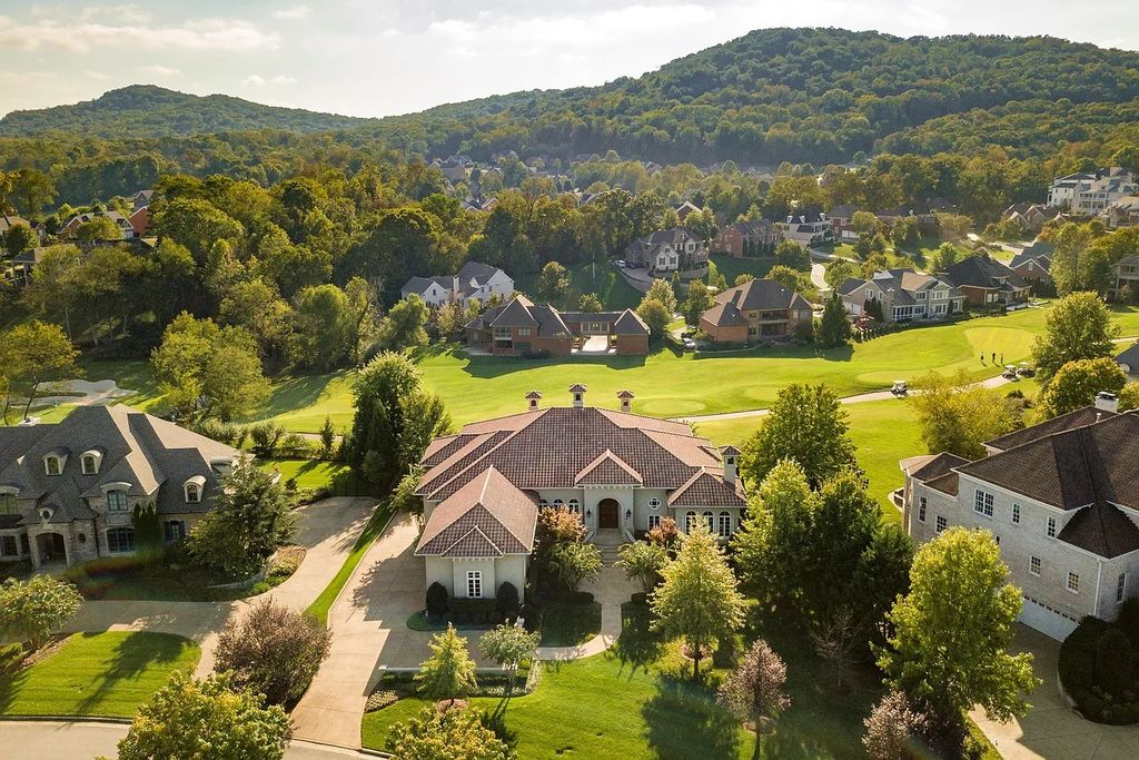 The Estate in Brentwood is a luxurious home offering amenities for your best entertainment including saltwater pool and spa, 6 fireplaces, gym, home theatre now available for sale. This home located at 45 Governors Way, Brentwood, Tennessee; offering 04 bedrooms and 07 bathrooms with 9,412 square feet of living spaces.