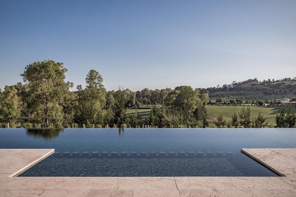 Villa The View with High Levels of Luxury and Tradition by Ark architects