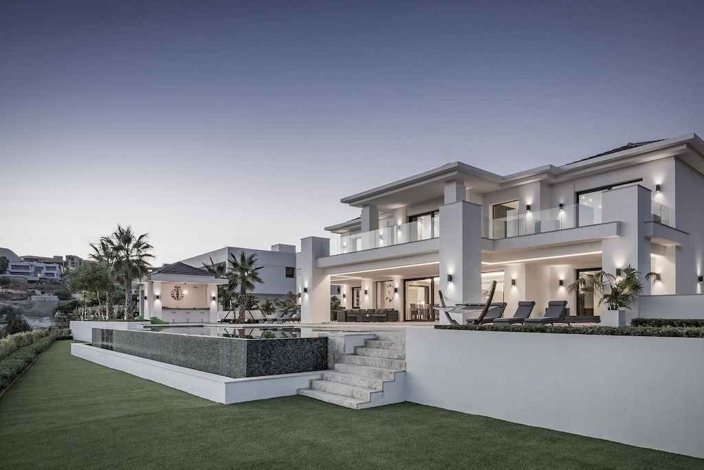 Villa The View with High Levels of Luxury and Tradition by Ark architects