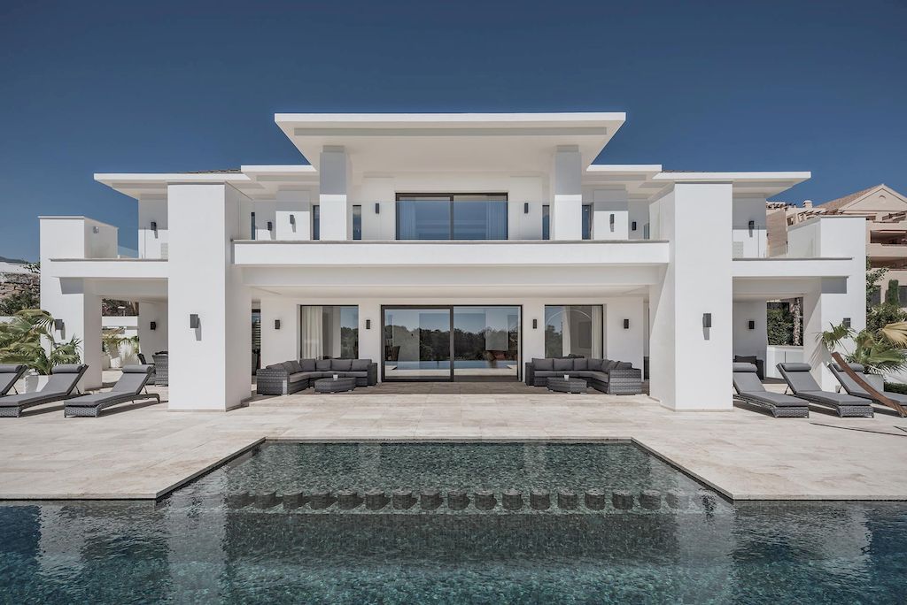 Villa The View with High Levels of Luxury and Tradition by Ark architects