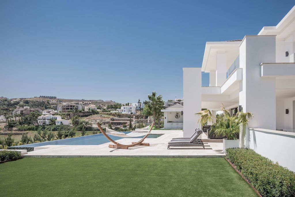Villa The View with High Levels of Luxury and Tradition by Ark architects