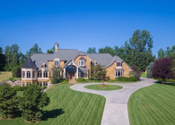 You Can Live The Best Lifestyle In This $3,895,000 Outstanding House 