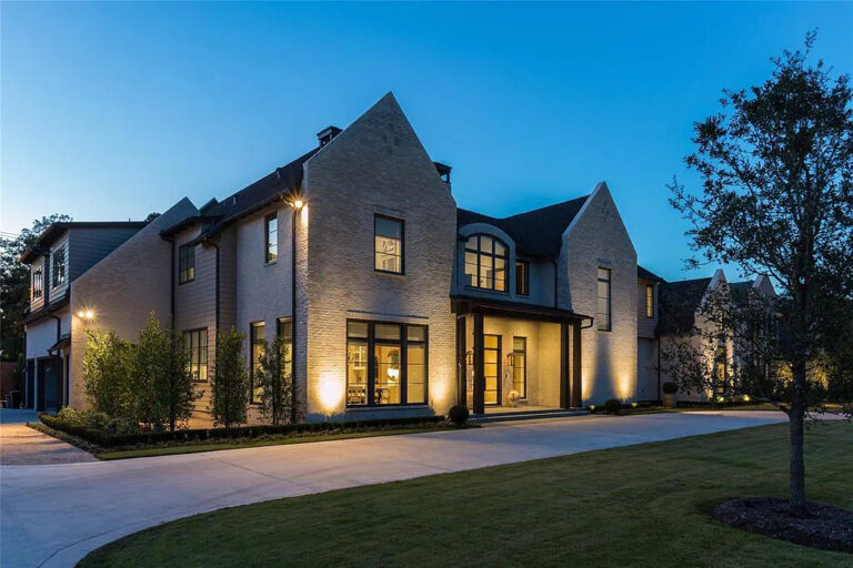 A Wonderful Remarkable Home in Houston Texas Highlighted By Impeccable Outdoor Living Lists The Market for $4.299 Million