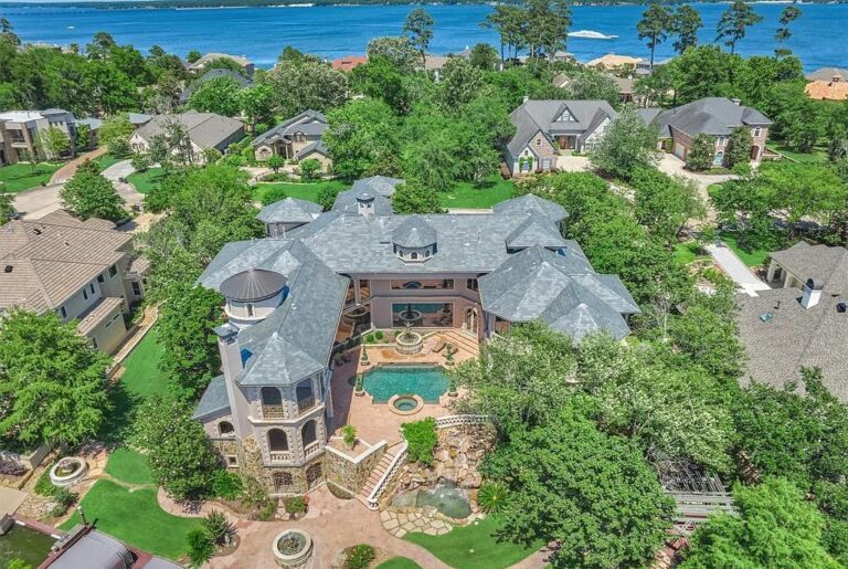 This Timeless $4.25 Million Home in Montgomery Texas Allows For Natural Light With Uninterrupted Views Of Lake And Golf Course