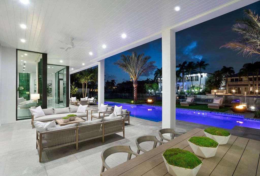 5053 Blue Heron Way, Boca Raton, Florida is a new architectural gem was conceived around an open airy layout brilliantly oriented around the estate’s resort-like outdoor entertaining and pool area, designed by Award-winning Architect John Conway sets a striking modern tone delineated by crisp modern lines while celebrating sleek contemporary motifs.