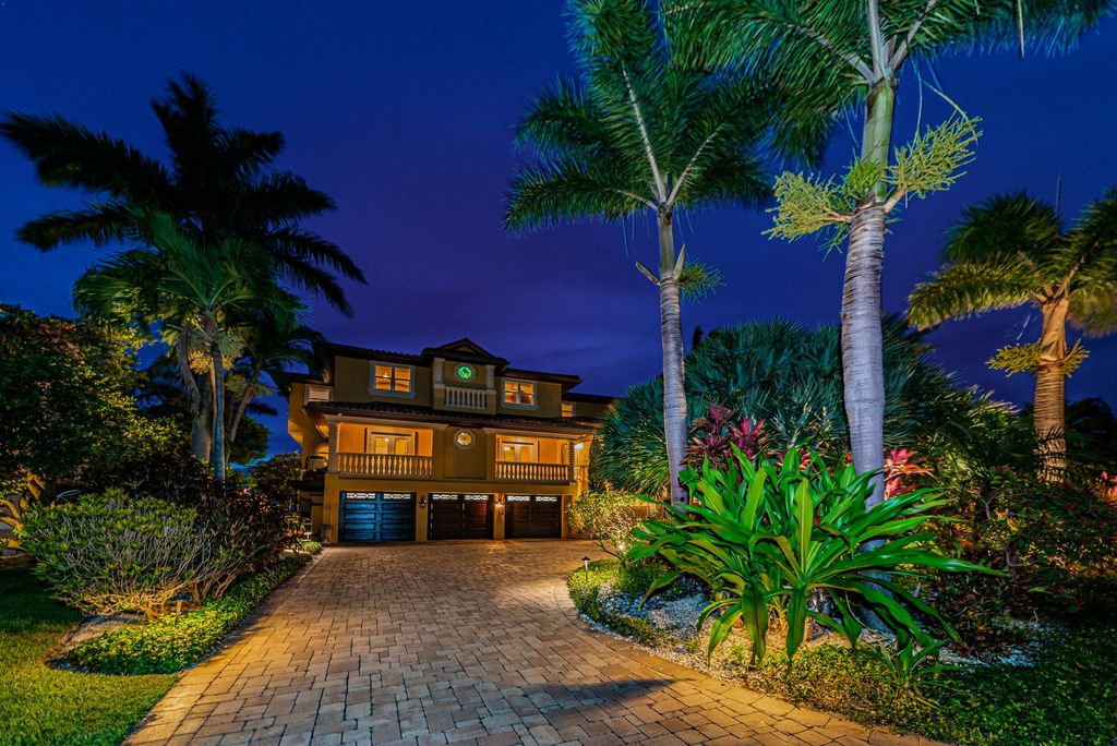 940 Monte Cristo Boulevard, Tierra Verde, Florida is a magnificent estate with spectacular and rare views of the Gulf of Mexico and Shell Key preserve, has been upgraded to a superior level of quality and finish, with extraordinary materials, craftsmanship and updates too numerous to mention.