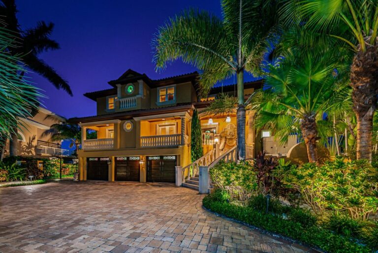 A Stunning Waterfront Home with A One of A Kind Beautiful Open