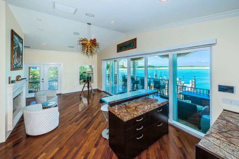 A Stunning Waterfront Home with A One of A Kind Beautiful Open