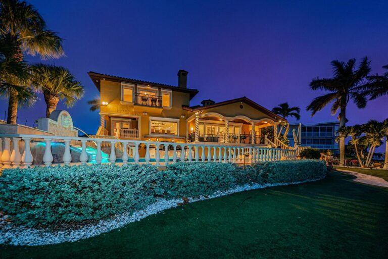 A Stunning Waterfront Home with A One of A Kind Beautiful Open