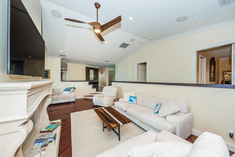 A Stunning Waterfront Home with A One of A Kind Beautiful Open