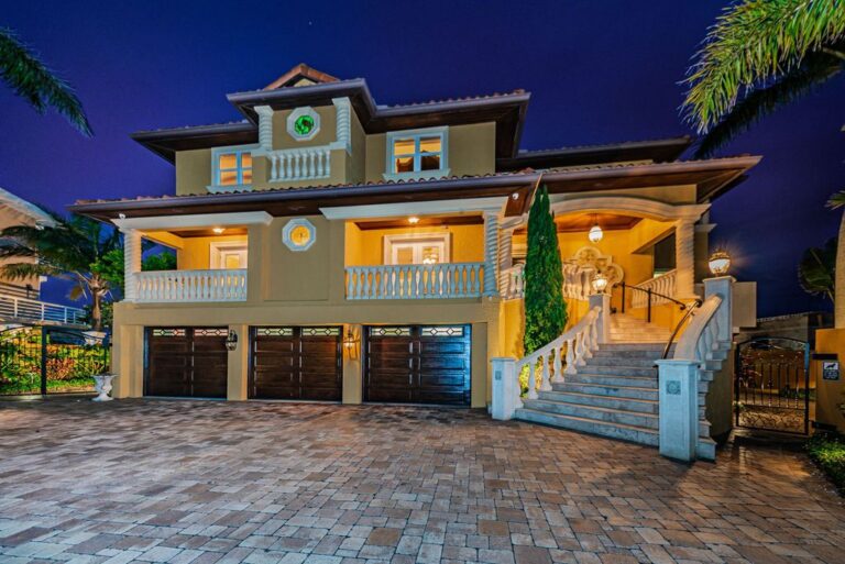 A Stunning Waterfront Home with A One of A Kind Beautiful Open