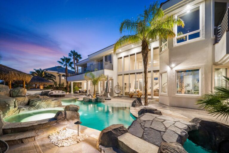 An Immaculate Luxury Home with Full Strip Views in Las Vegas for Sale ...