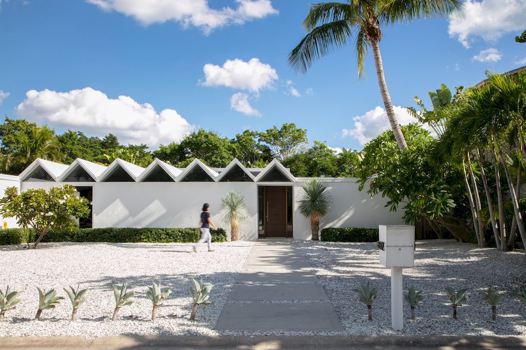 Arguedas House, a Modern Unique Home in Florida by Seibert Architects