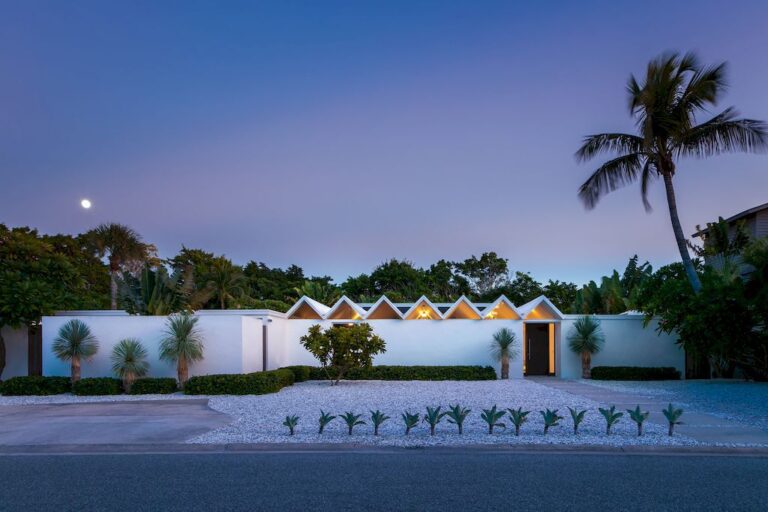 Arguedas House, a Modern Unique Home in Florida by Seibert Architects
