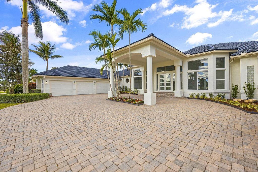 11795 Littlestone Court, Palm Beach Gardens, Florida is a stunning renovated one story house with golf views overlooking the PGA National Golf Course, filled with sunlight rooms, stylish welcoming spaces offering areas for intimate or grand-scale gatherings.