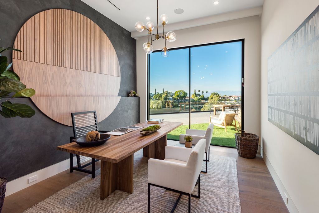 4125 Royal Crest Place, Encino, California is a 2022 new construction estate with breathtaking panoramic views of San Fernando Valley and its surrounding cities set on a quiet cul-de-sac street, truly one-of-a-kind.