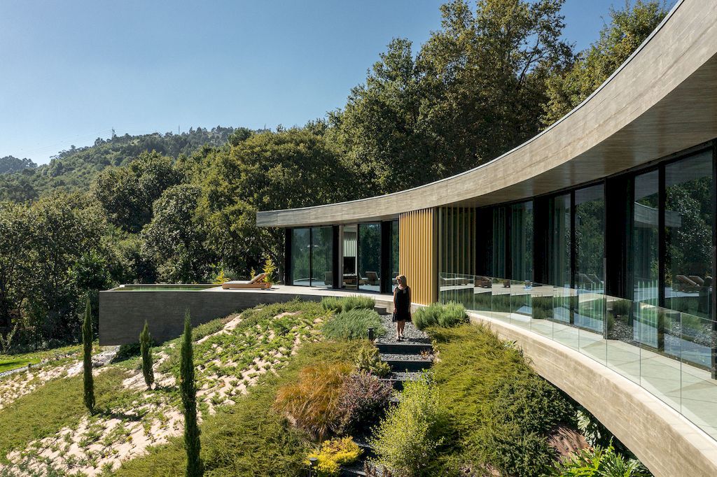 Casa De Bouro, a Hug to Nature by Mutant Arquitectura & Design