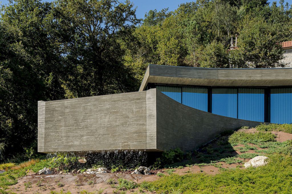 Casa De Bouro, a Hug to Nature by Mutant Arquitectura & Design