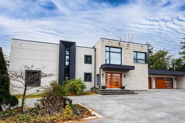 Contemporary Home with Open Concept Design and Incredible Panoramic Views in Ontario, Canada Listed at C$5.28M