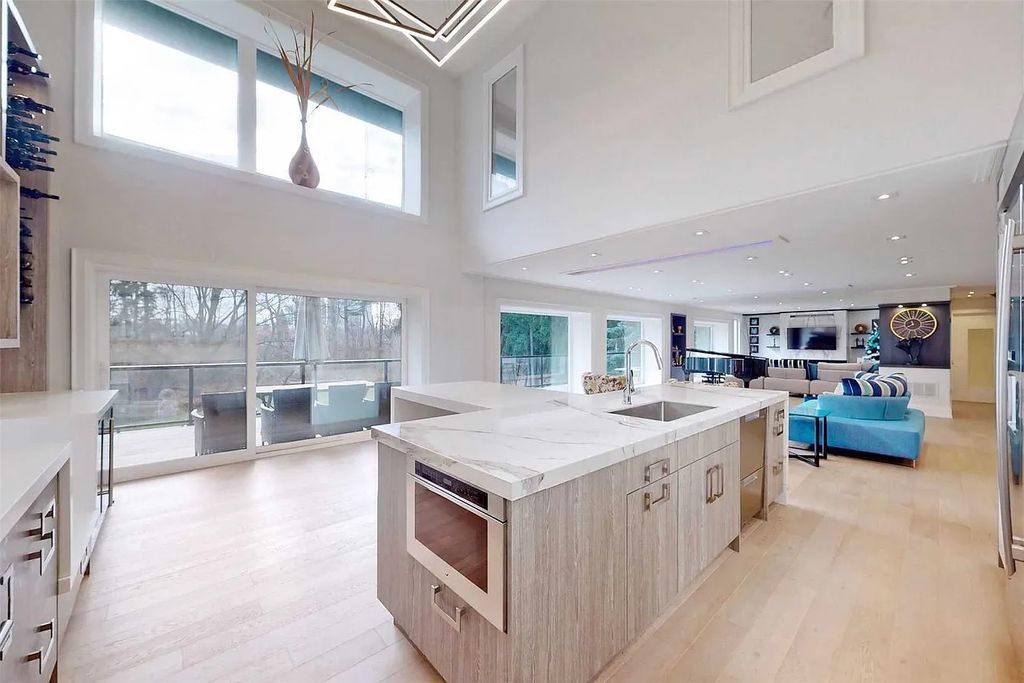 The Estate in Ontario is a luxurious home offering expansive floor-to-ceiling glass windows, custom kitchen with high- end appliances now available for sale. This home located at 7 Albion Clos, Markham, Ontario, Canada; offering 04 bedrooms and 05 bathrooms with 1 acre of land.